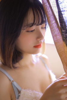 美女裸胸不打马赛克